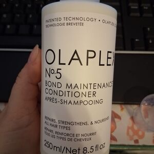 OLAPLEX No. 5 Bond Maintenance Conditioner - White